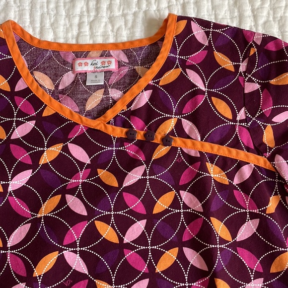 koi Scrub Top - Picture 6 of 16